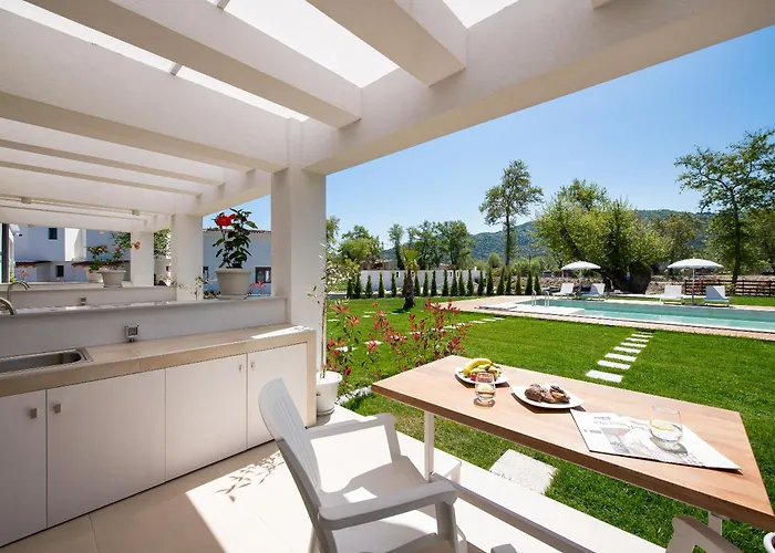 Theros Serenity Suites