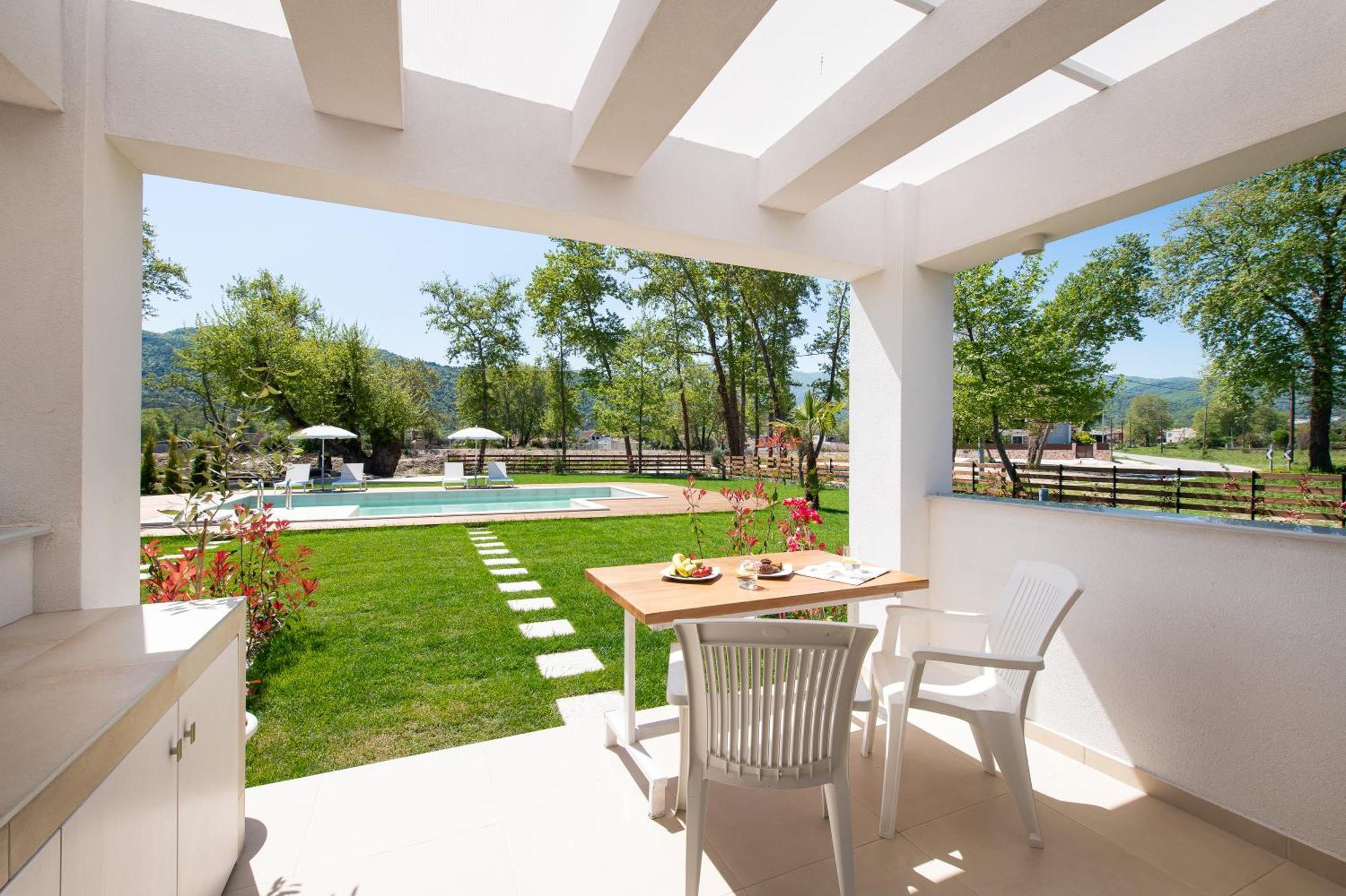 Theros Serenity Apartment Olympiada